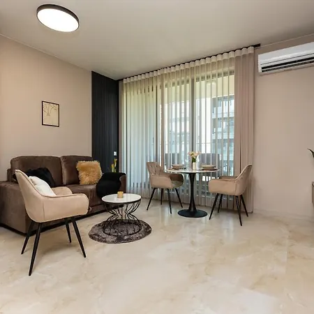 דירה Royal Garden With Private Parking *