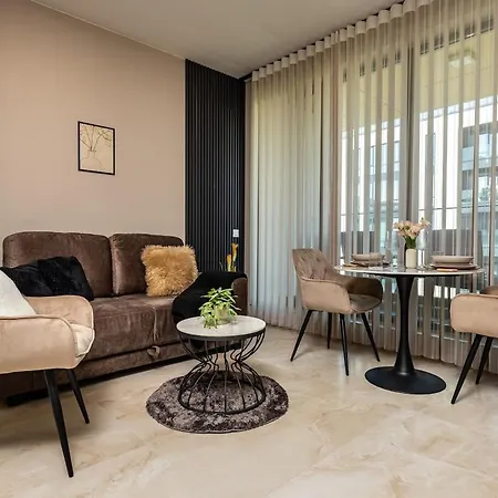Royal Garden With Private Parking Appartement Plovdiv