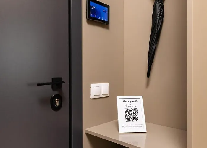 Royal Garden With Private Parking Daire *