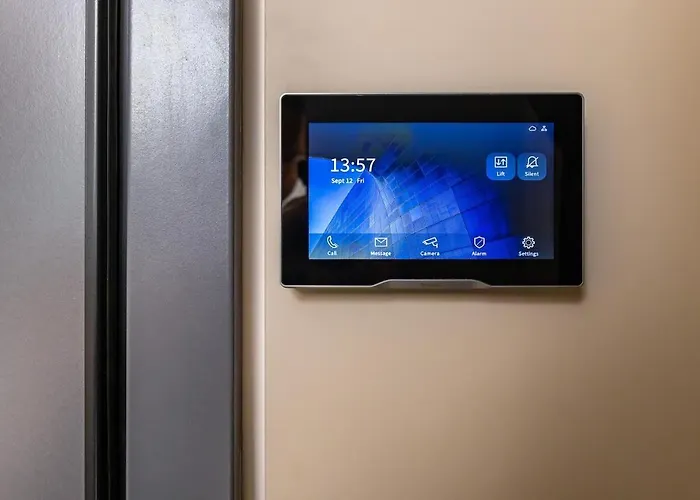 Royal Garden With Private Parking *