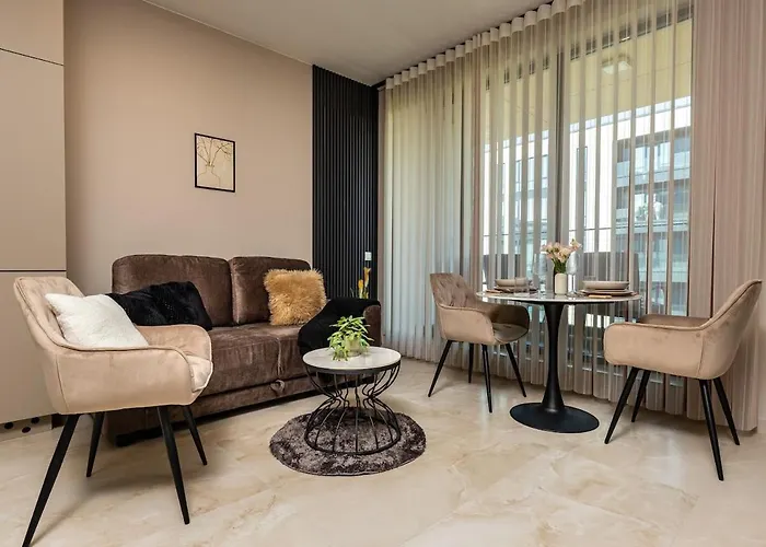 Royal Garden With Private Parking Daire Filibe